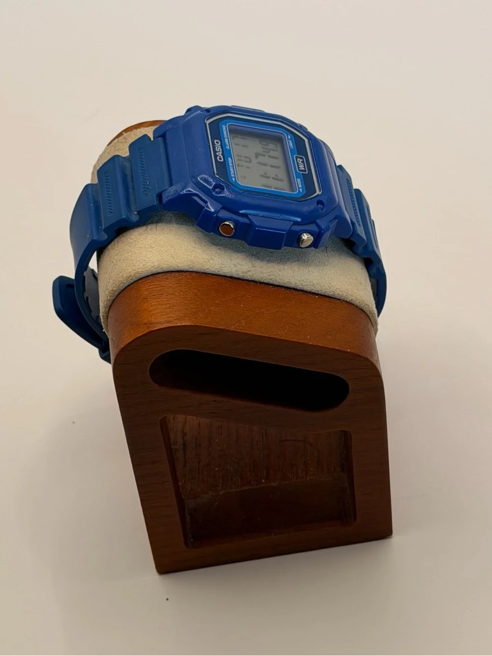 Casio F-108WH Digital Watch, Blue, works well